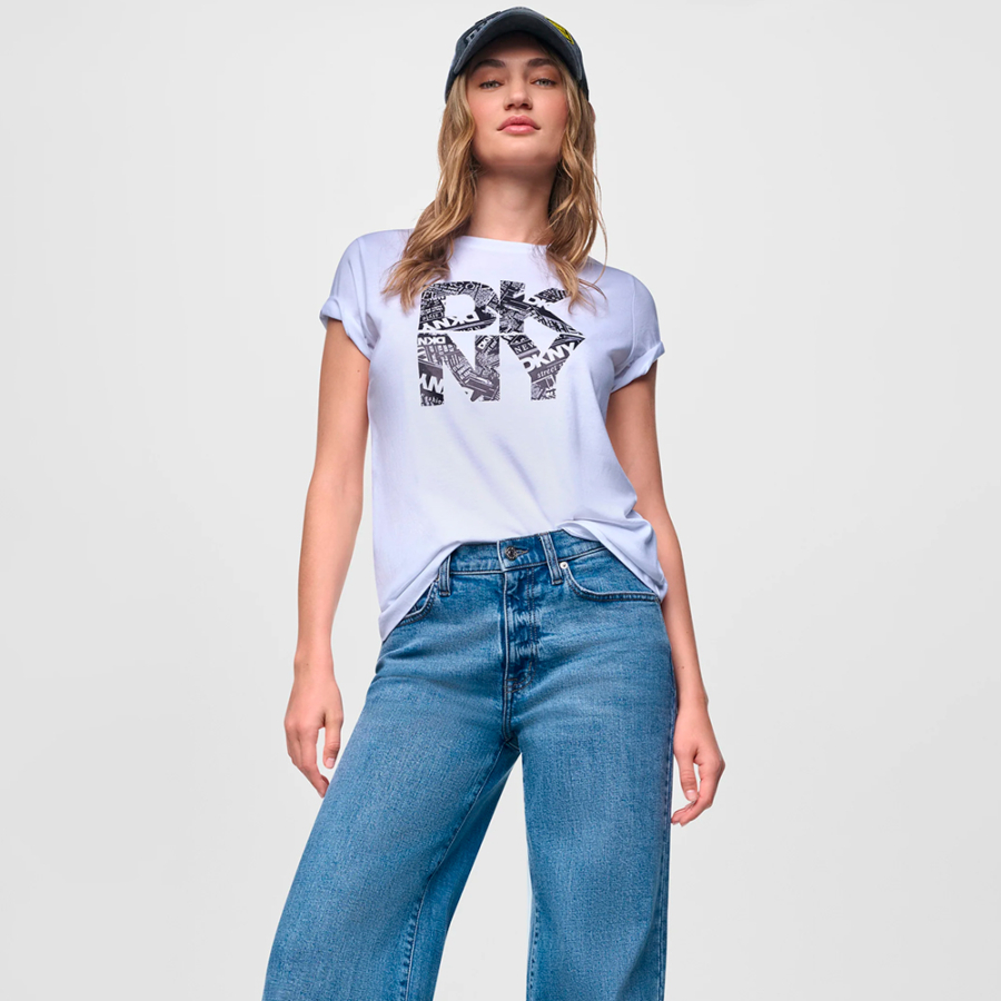 t-shirt-con-logo-dkny-sovrapposto-in-stampa-su-giornale t-shirt-con-logo-dkny-sovrapposto-in-stampa-su-giornale