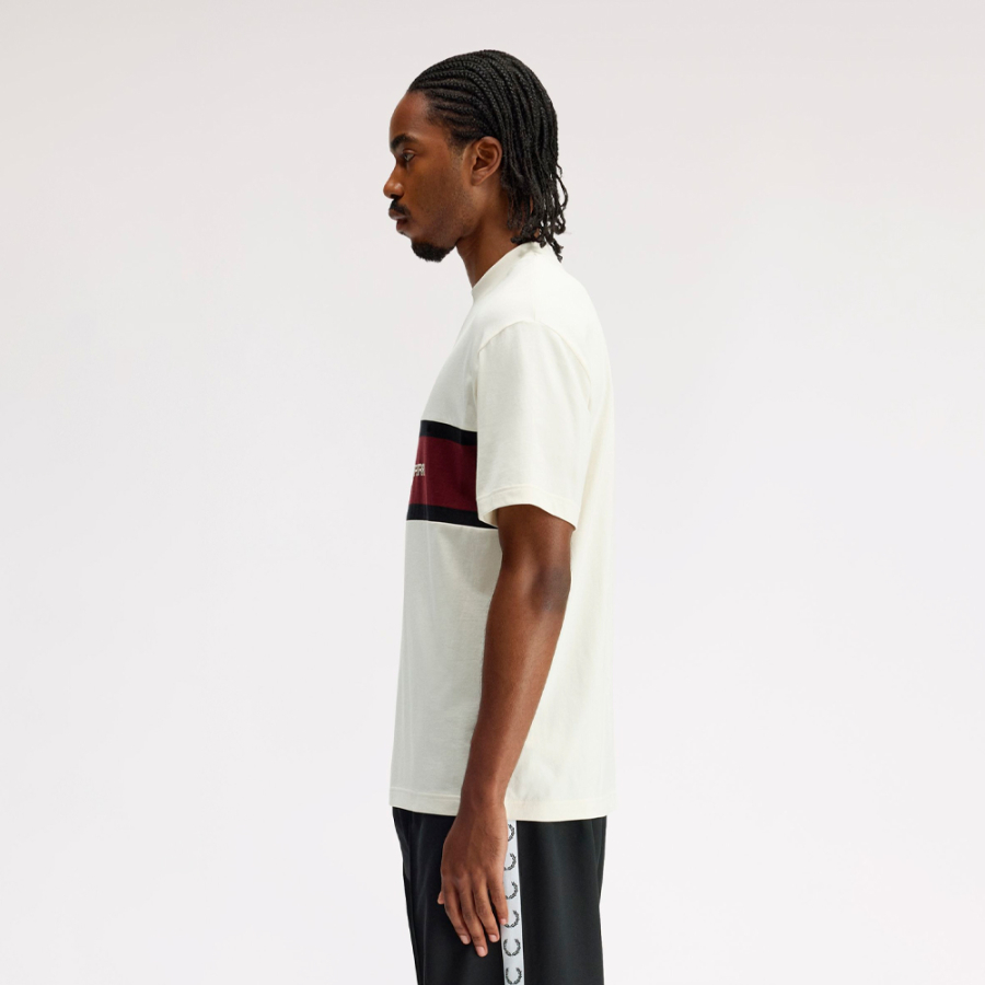 camiseta-con-panel-bordado