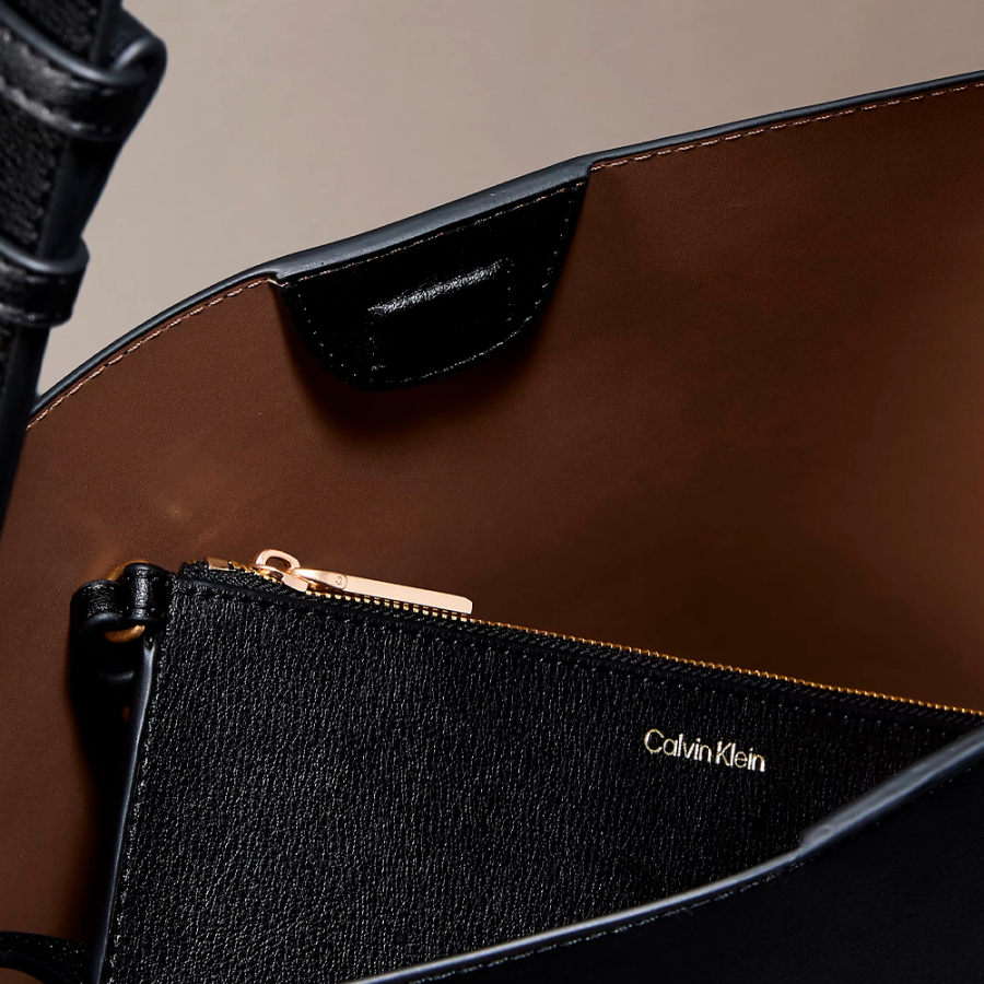 bolso-saco-con-logo-en-lamina