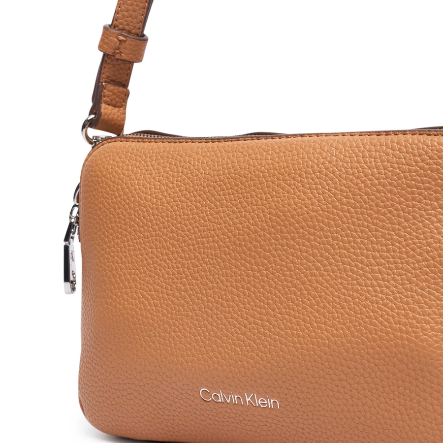 bolso-bandolera-tipo-camara-con-logo-y-2-correas