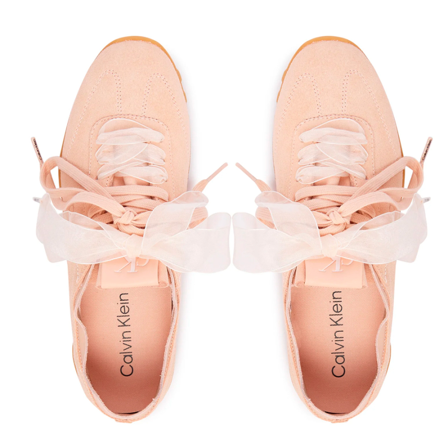 tenis-de-corrida-em-camurca-com-organza