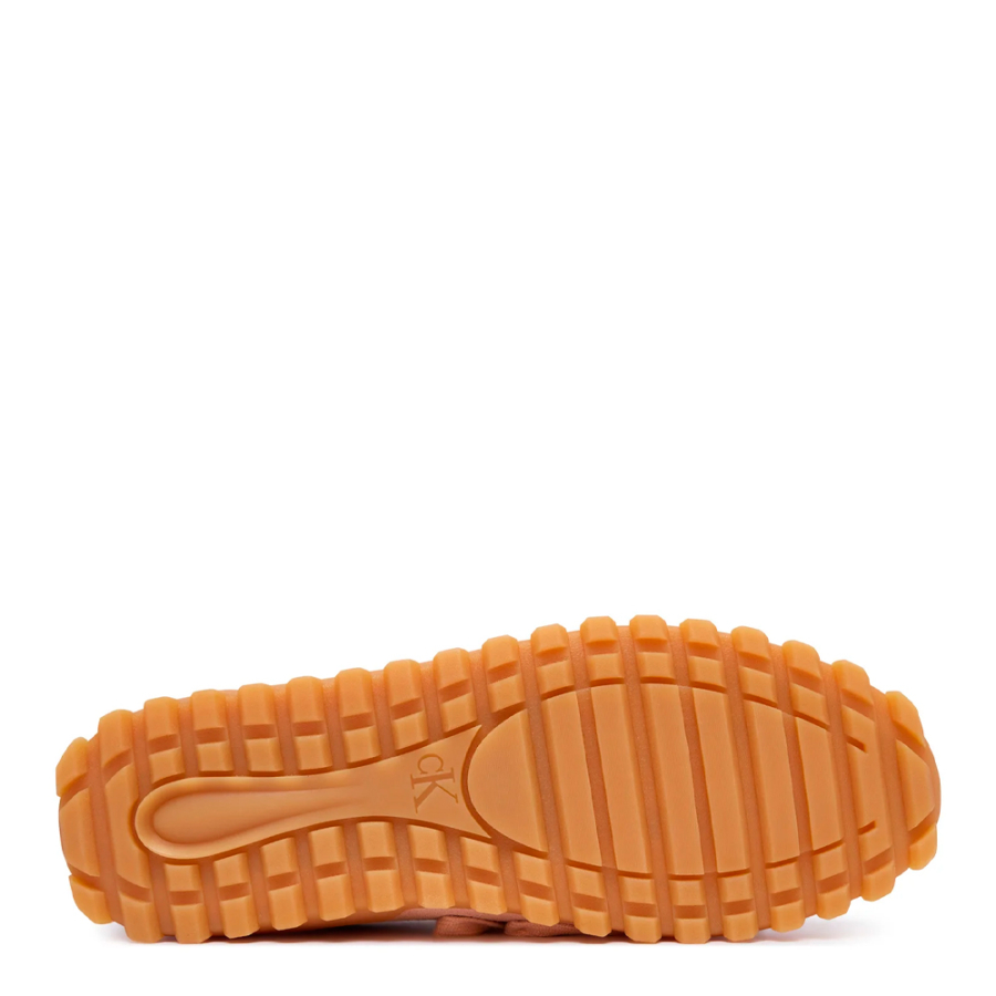 tenis-de-corrida-em-camurca-com-organza
