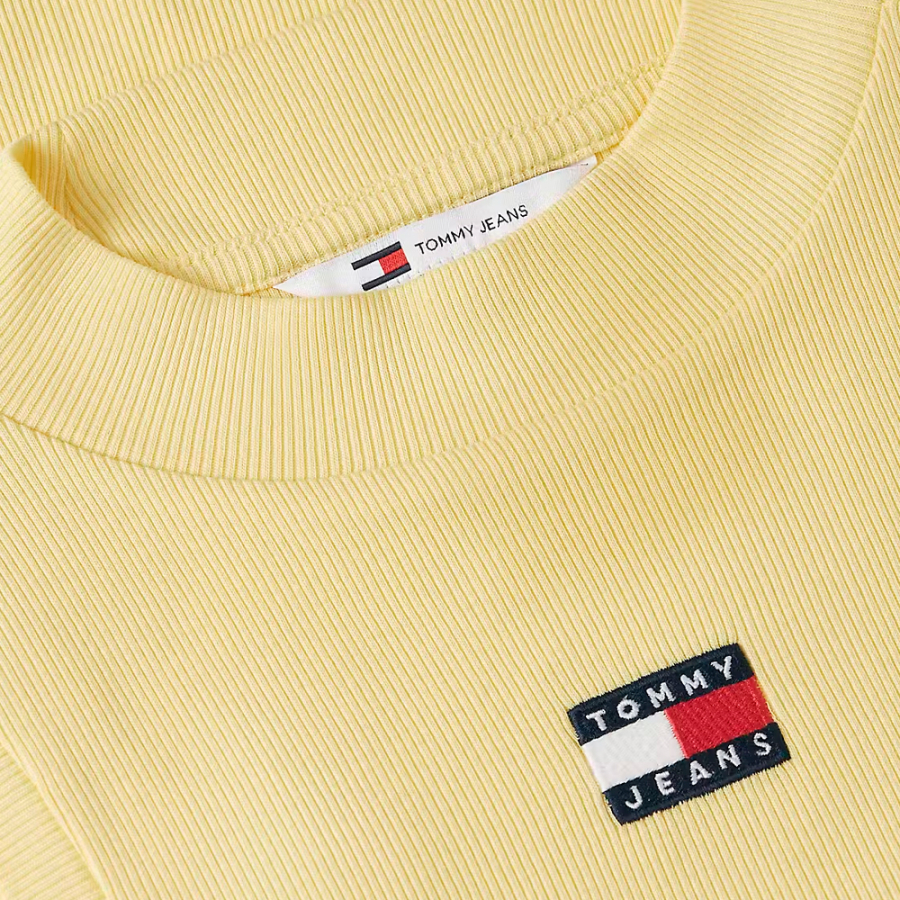 camiseta-slim-badge-rib-mock