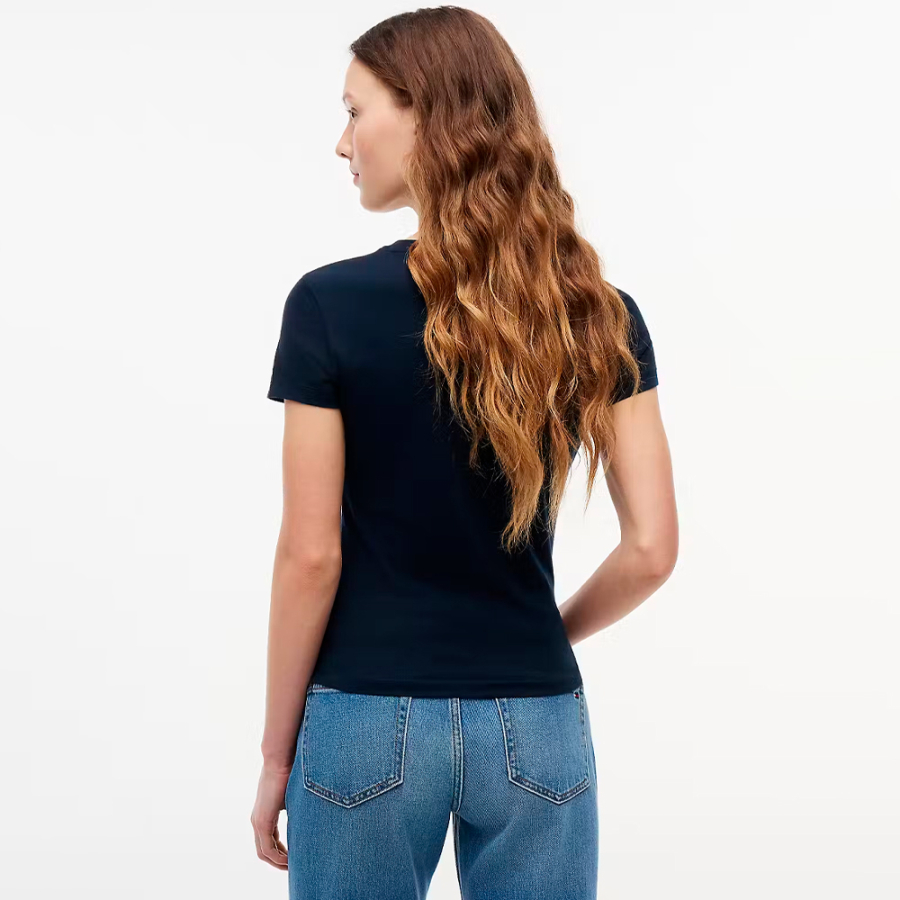 camiseta-slim-essentials-logo