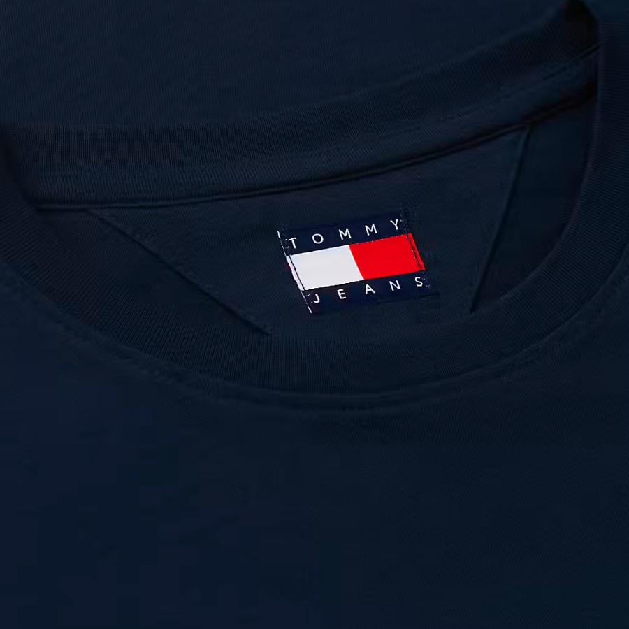 camiseta-slim-essentials-logo