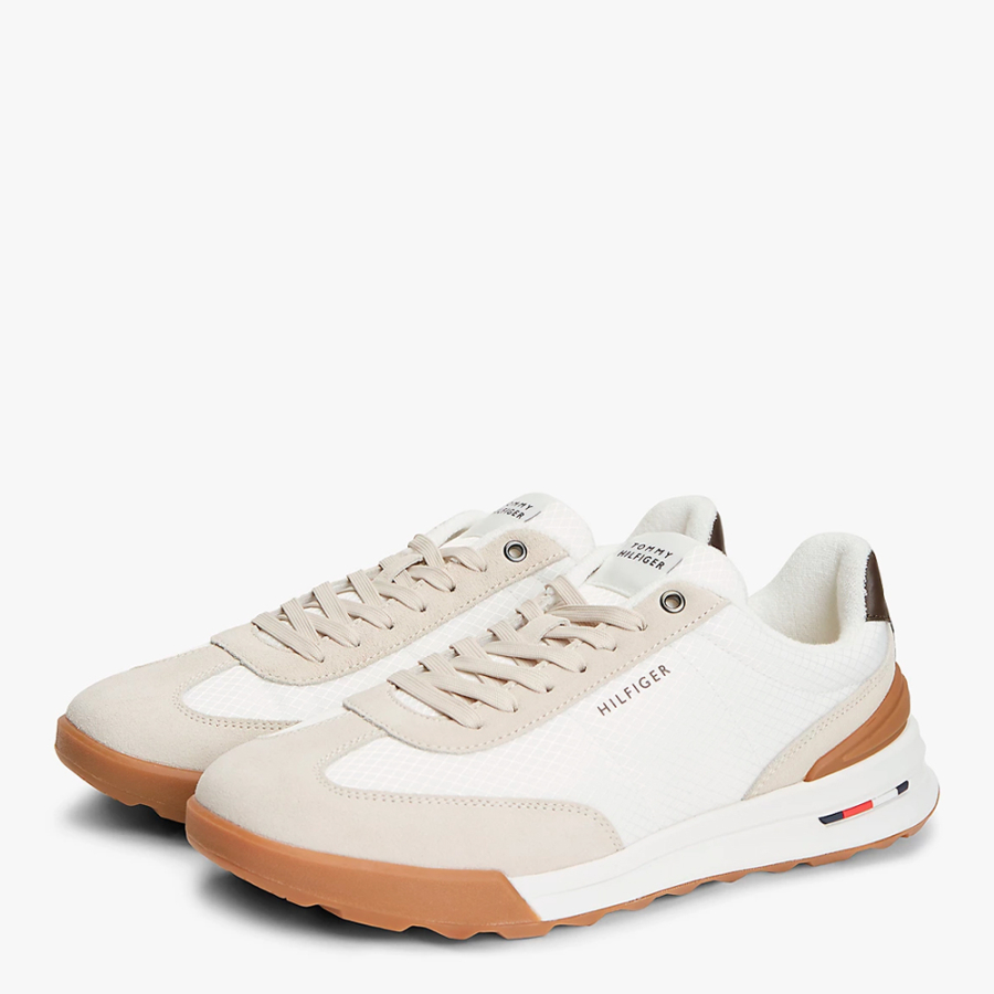 zapatillas-deportivas-con-mezcla-de-texturas