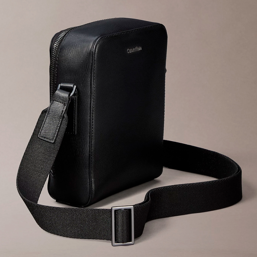 bolso-reporter-con-logo-emblematico-texturizado