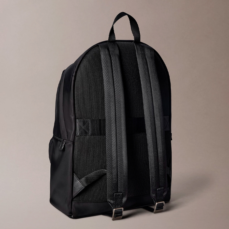 mochila-redonda-de-nailon