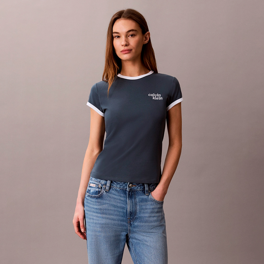 camiseta-ringer-con-logo-bordado