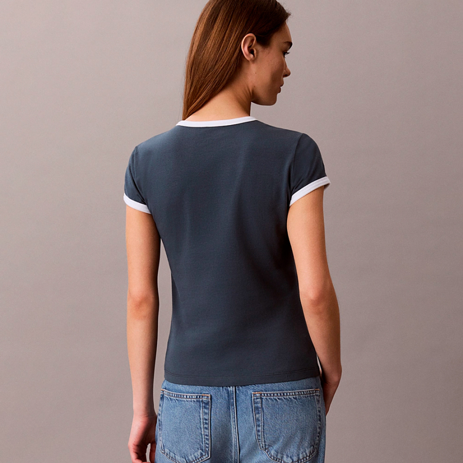 camiseta-ringer-con-logo-bordado