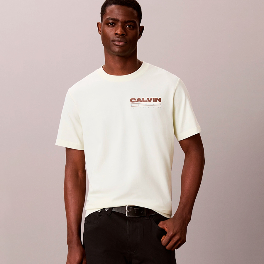camiseta-holgada-con-logo-en-la-parte-trasera