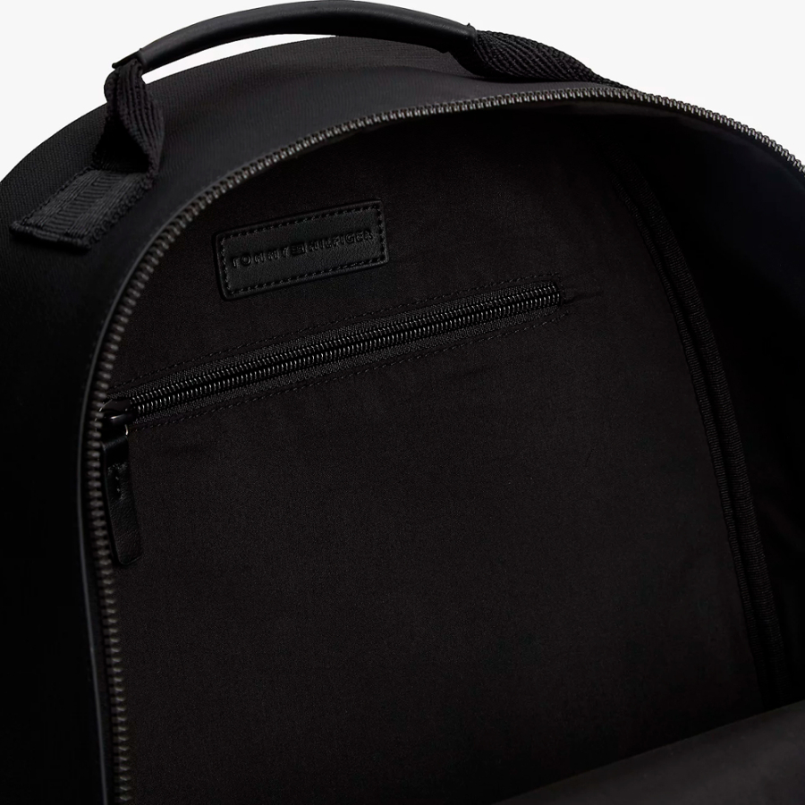 mochila-con-parche-con-logo