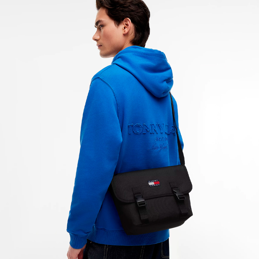 bolso-mensajero-essential-con-logo