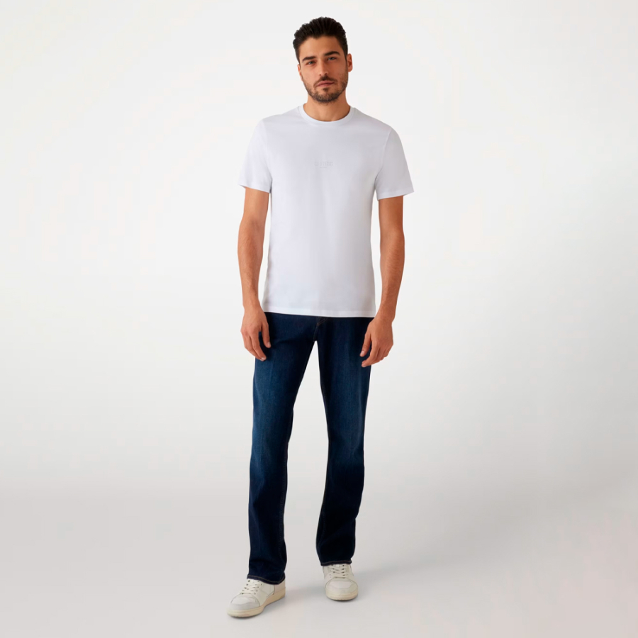 camiseta-con-logotipo-pequeno