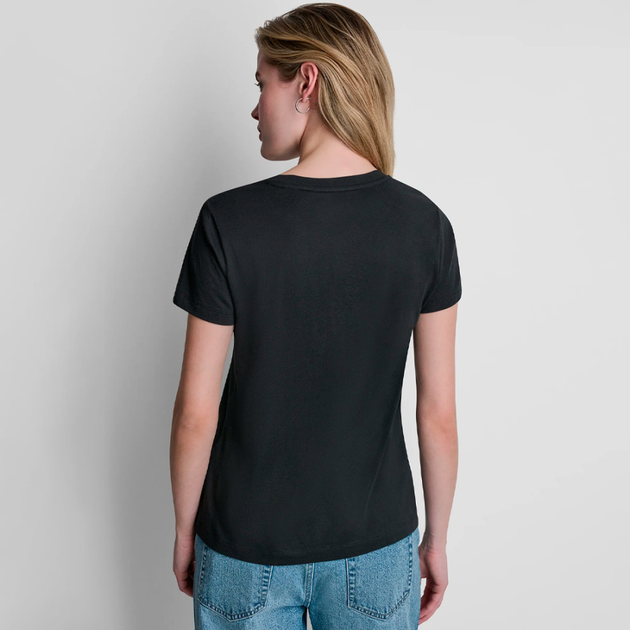 t-shirt-dkny-con-logo-sovrapposto-su-stampa-di-carta-da-giornale t-shirt-dkny-con-logo-sovrapposto-su-stampa-di-carta-da-giornale