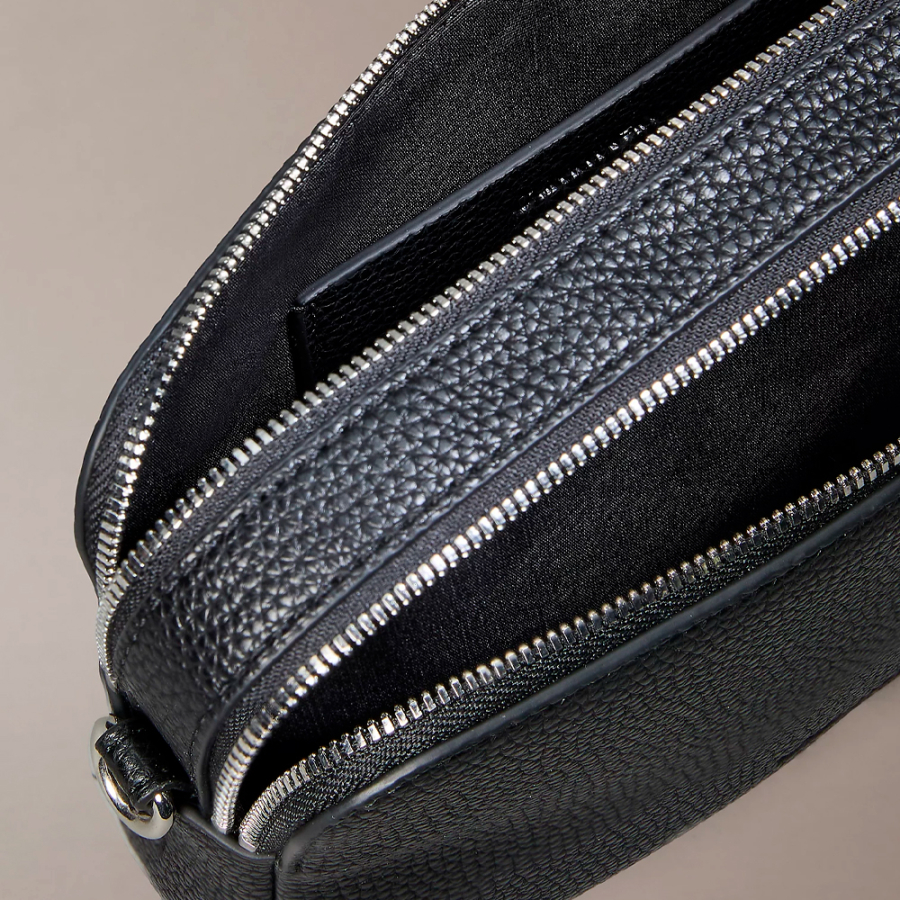 strap-camera-crossbody-bag
