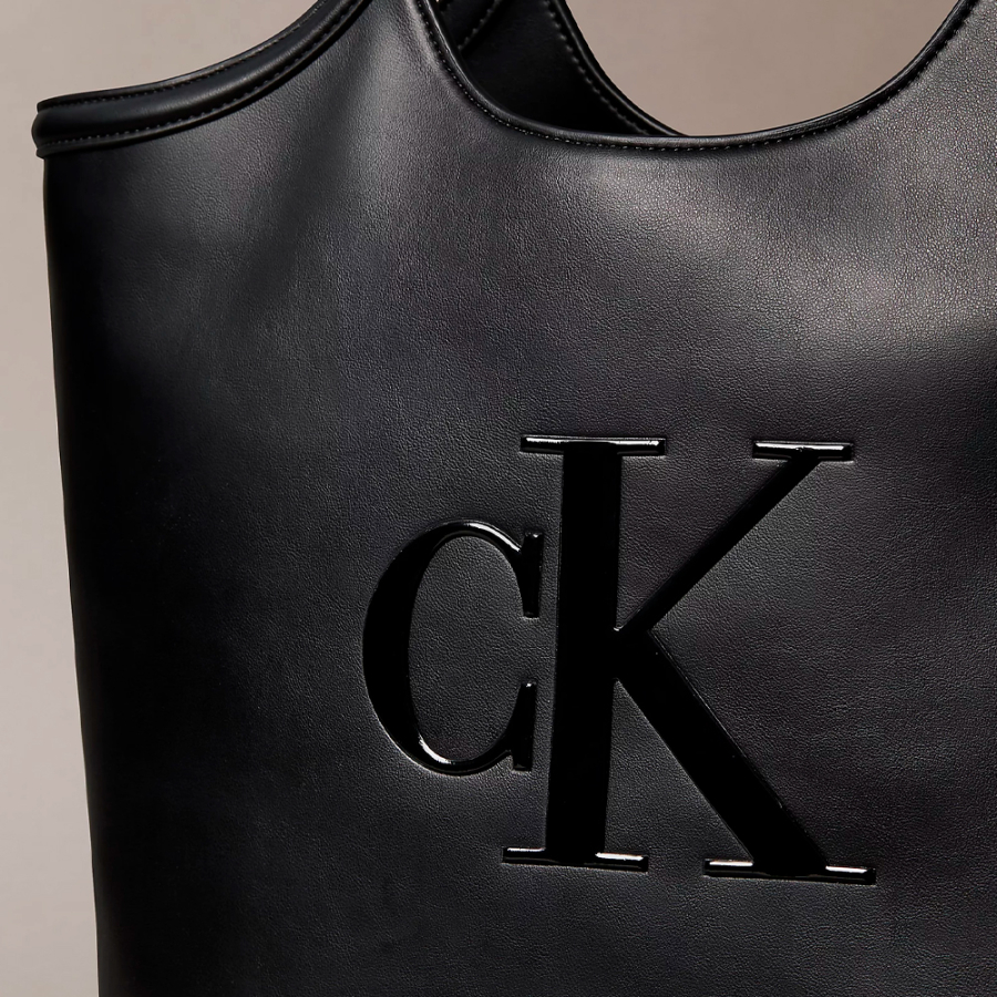 bolso-tote-con-monograma-grabado