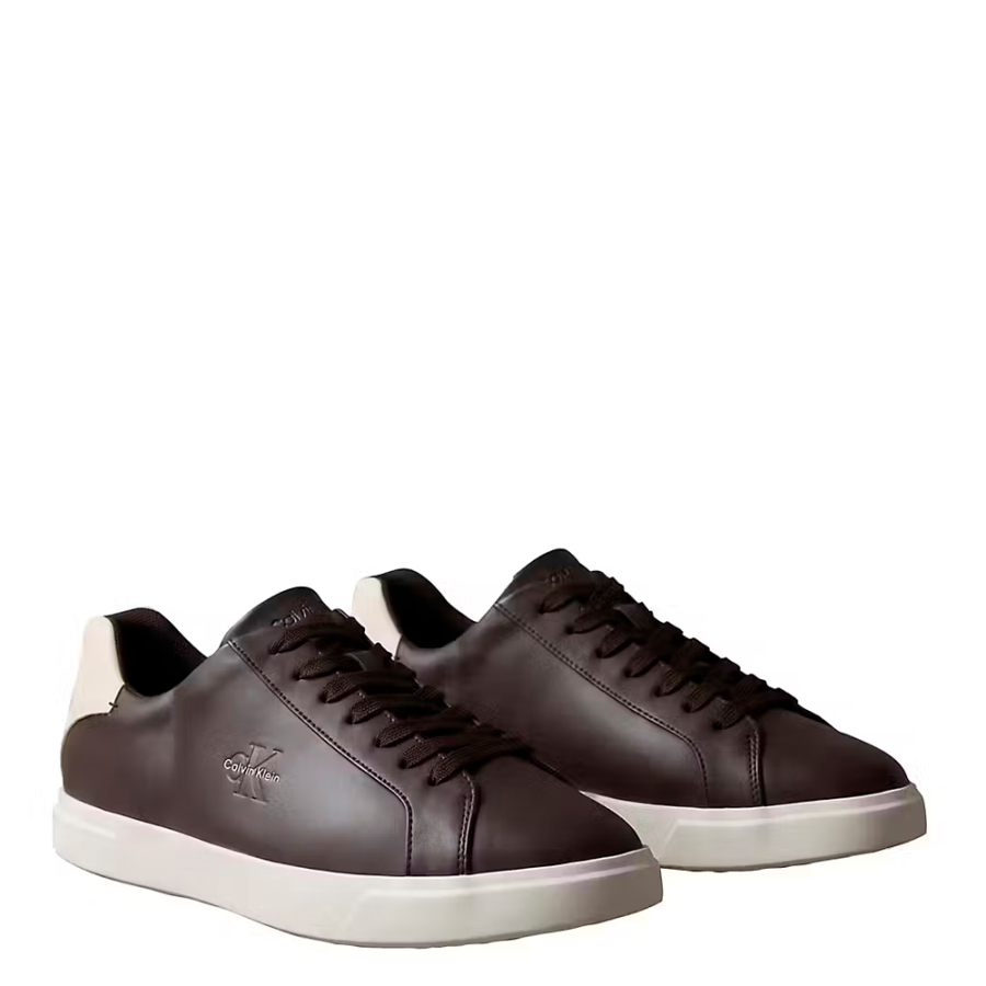 zapatillas-de-piel-con-logo-distintivo