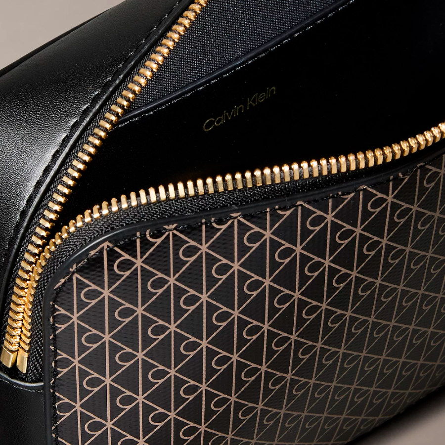 bolso-para-camara-con-logo-con-emblema-en-todo-el-articulo bolso-para-camara-con-logo-con-emblema-en-todo-el-articulo