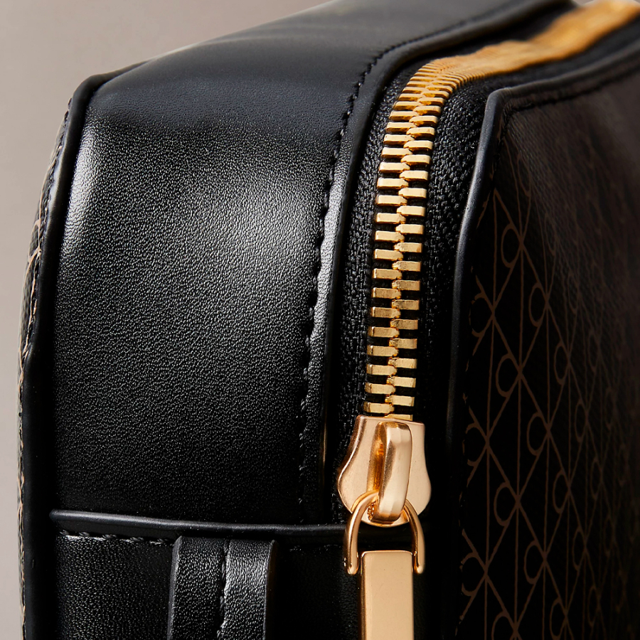 bolso-para-camara-con-logo-con-emblema-en-todo-el-articulo bolso-para-camara-con-logo-con-emblema-en-todo-el-articulo