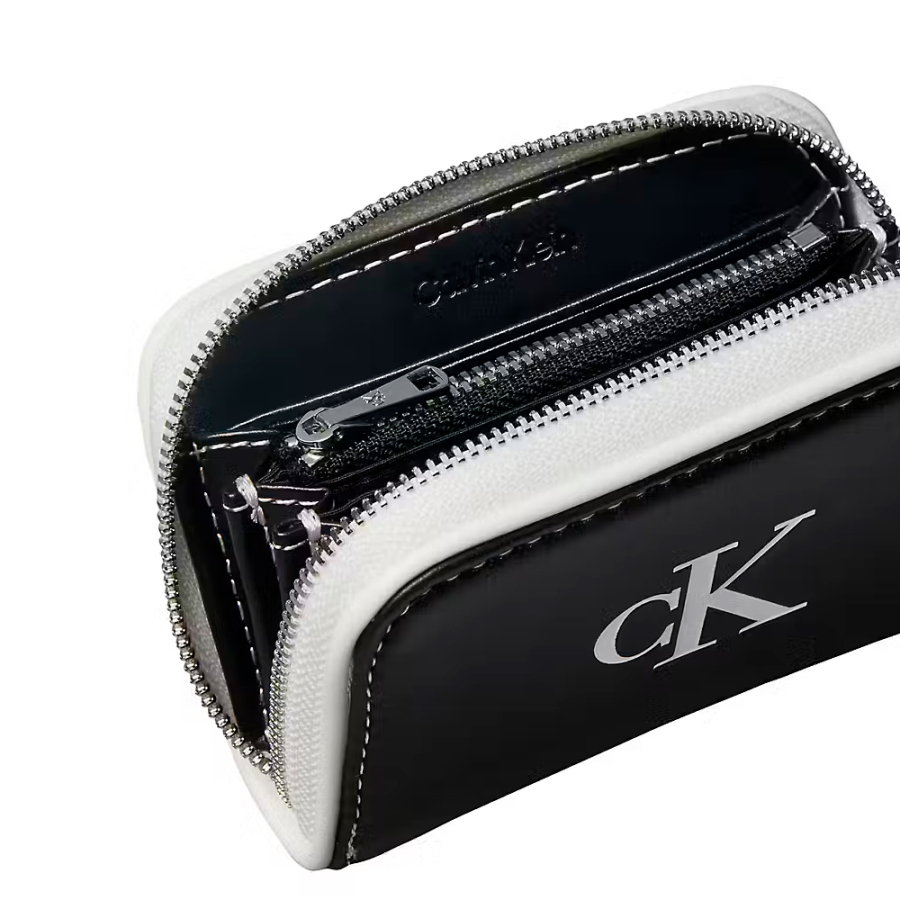 contrast-medium-zip-around-wallet