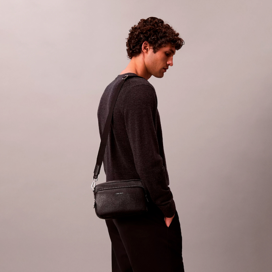 bolso-bandolera-tipo-camara-granulado-con-logo bolso-bandolera-tipo-camara-granulado-con-logo