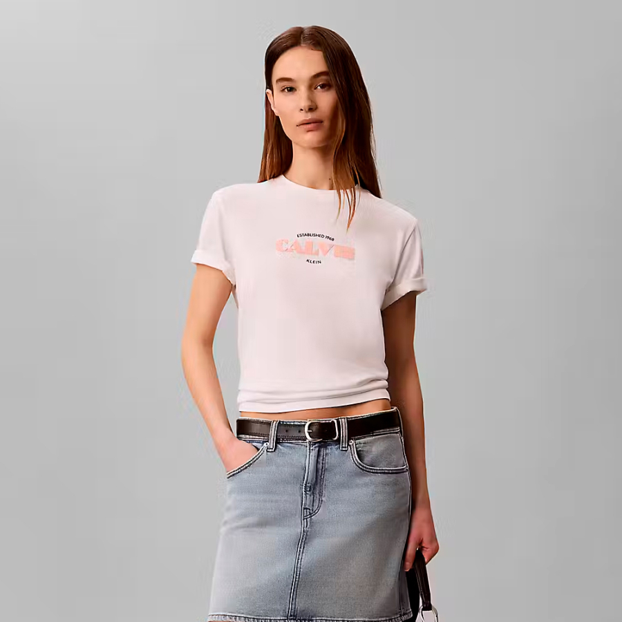 camiseta-com-logotipo-de-resort-classico