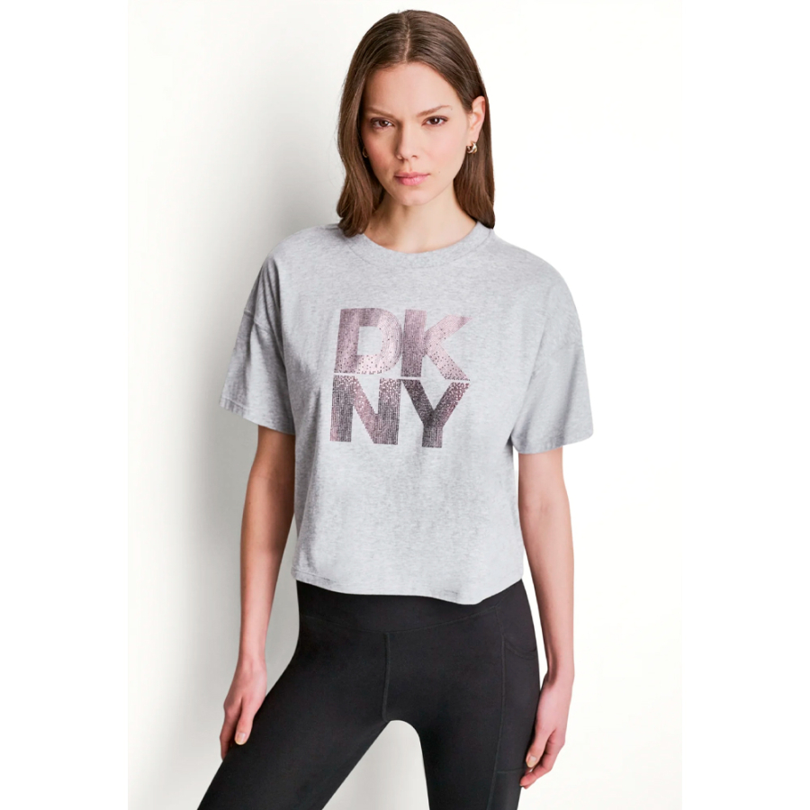 camiseta-com-logotipo-embutido-com-strass-em-dembreagem