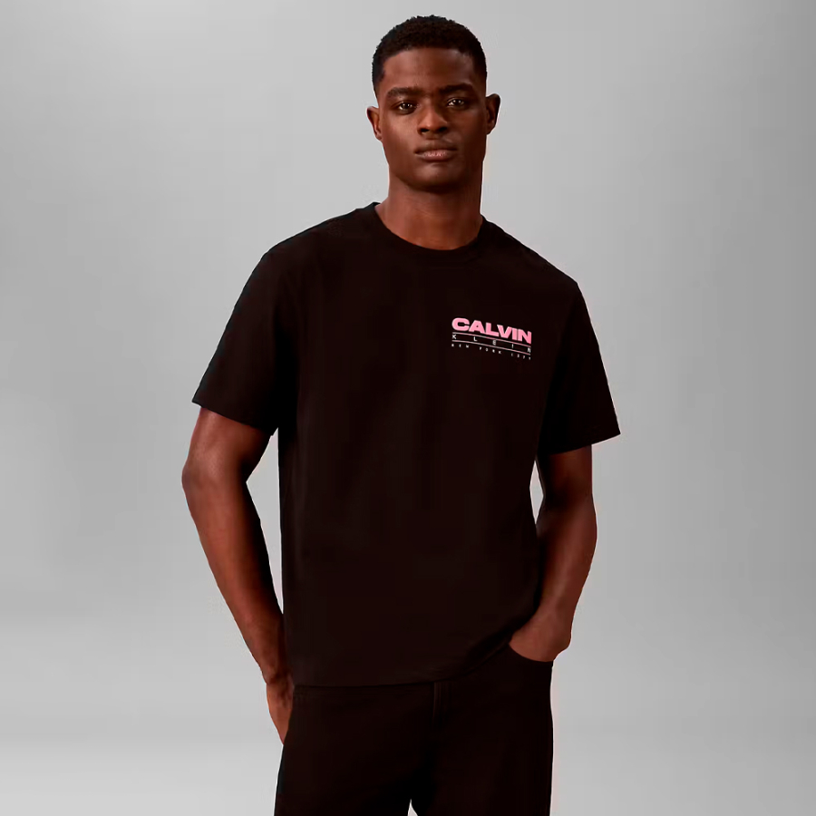 camiseta-holgada-con-logo-en-la-parte-trasera