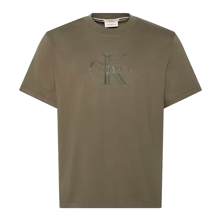 camiseta-con-monograma-y-logo