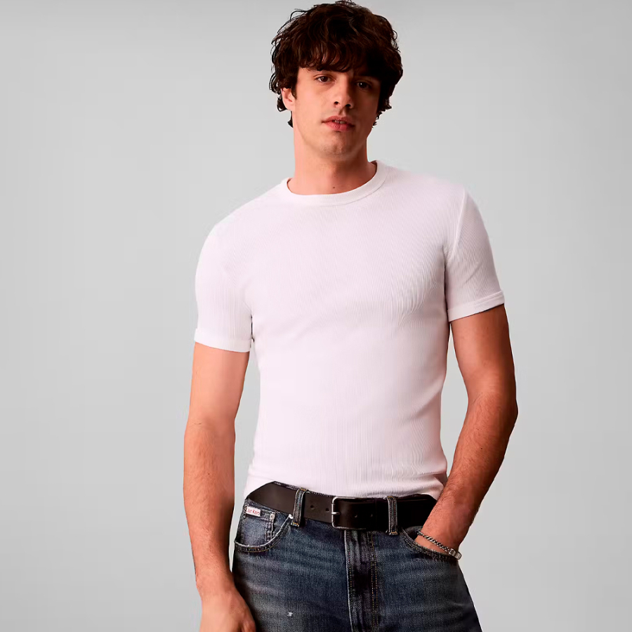 camiseta-rib-slim-com-etiqueta-tecida