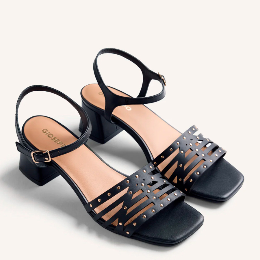 sandalias-tacon-piel-y-tachas-bais sandalias-tacon-piel-y-tachas-bais