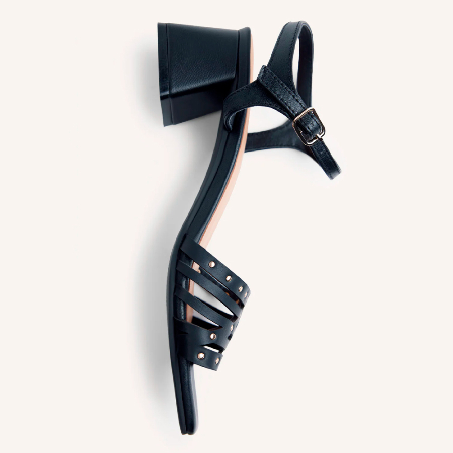 sandalias-tacon-piel-y-tachas-bais sandalias-tacon-piel-y-tachas-bais