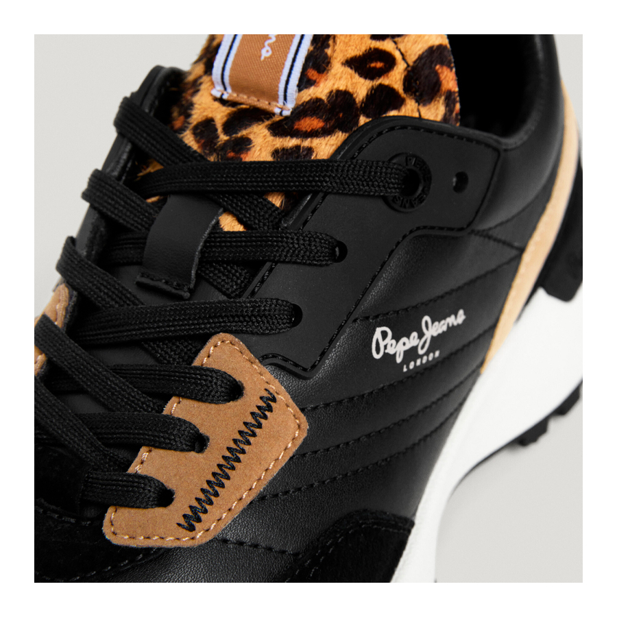 tenis-com-detalhes-em-camurca-e-couro