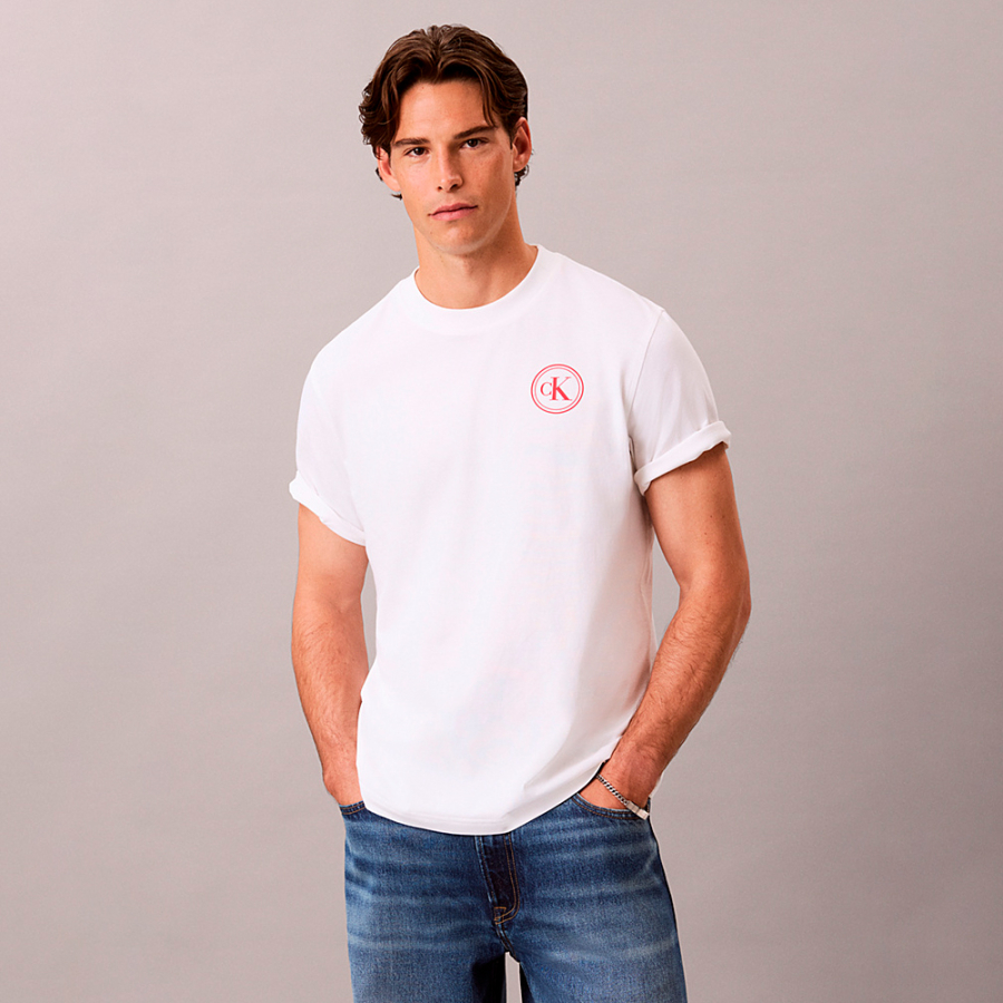camiseta-con-logo-universitario