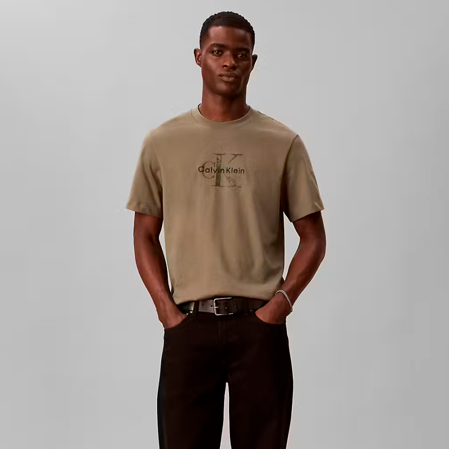 camiseta-com-logotipo-de-destruicao