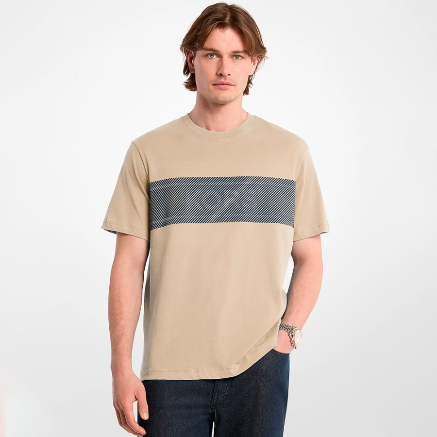 camiseta-com-logotipo-mk-no-peito