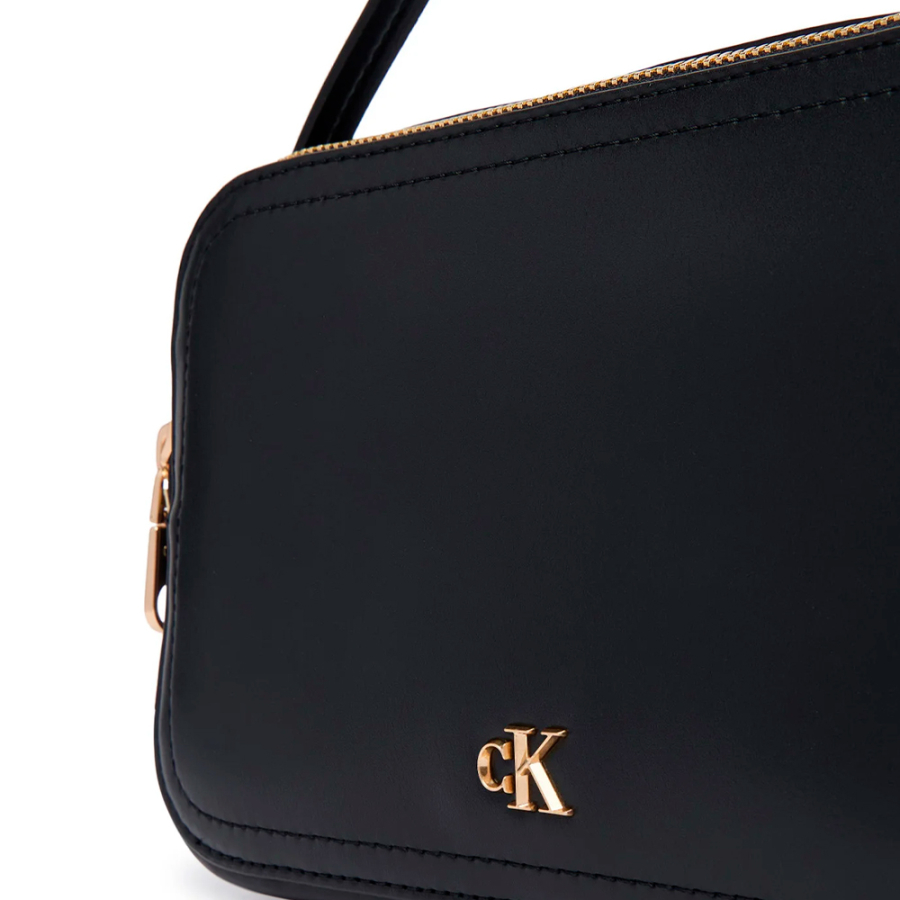 bolso-bandolera-tipo-camara-con-logo-monograma bolso-bandolera-tipo-camara-con-logo-monograma