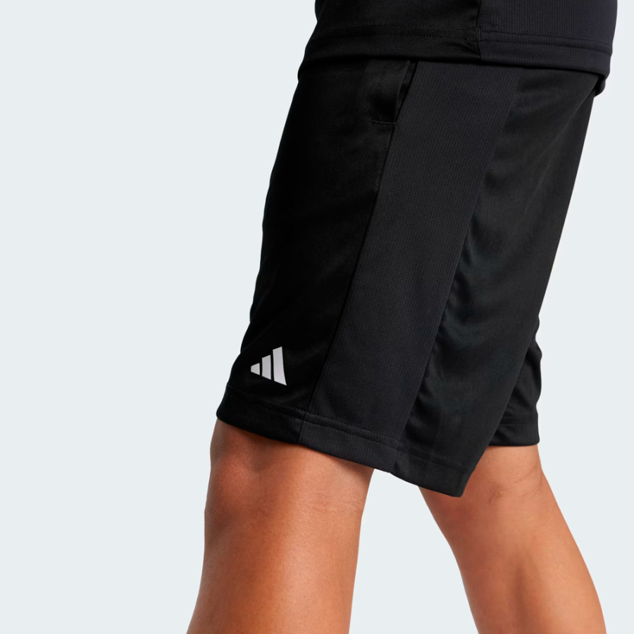 logo-short-train-essentials-regular-fit-per-adolescenti