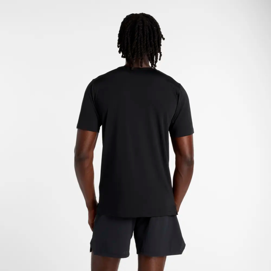 t-shirt-sportiva-essenziale-e-multiuso
