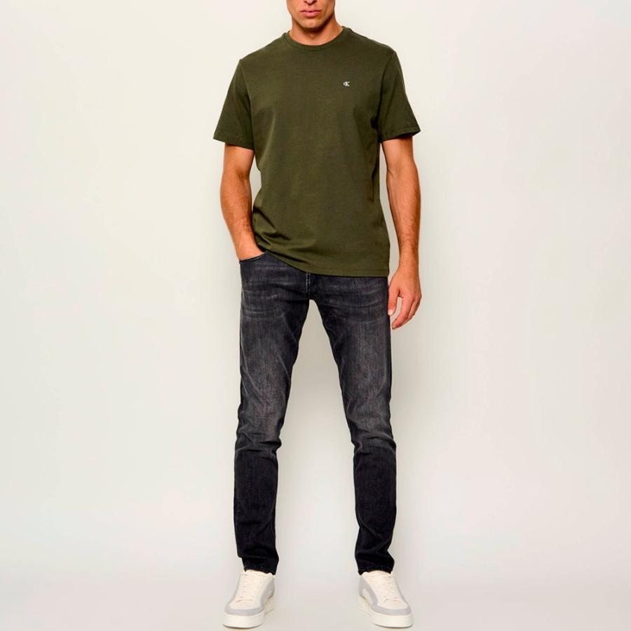 camiseta-classica-com-monograma