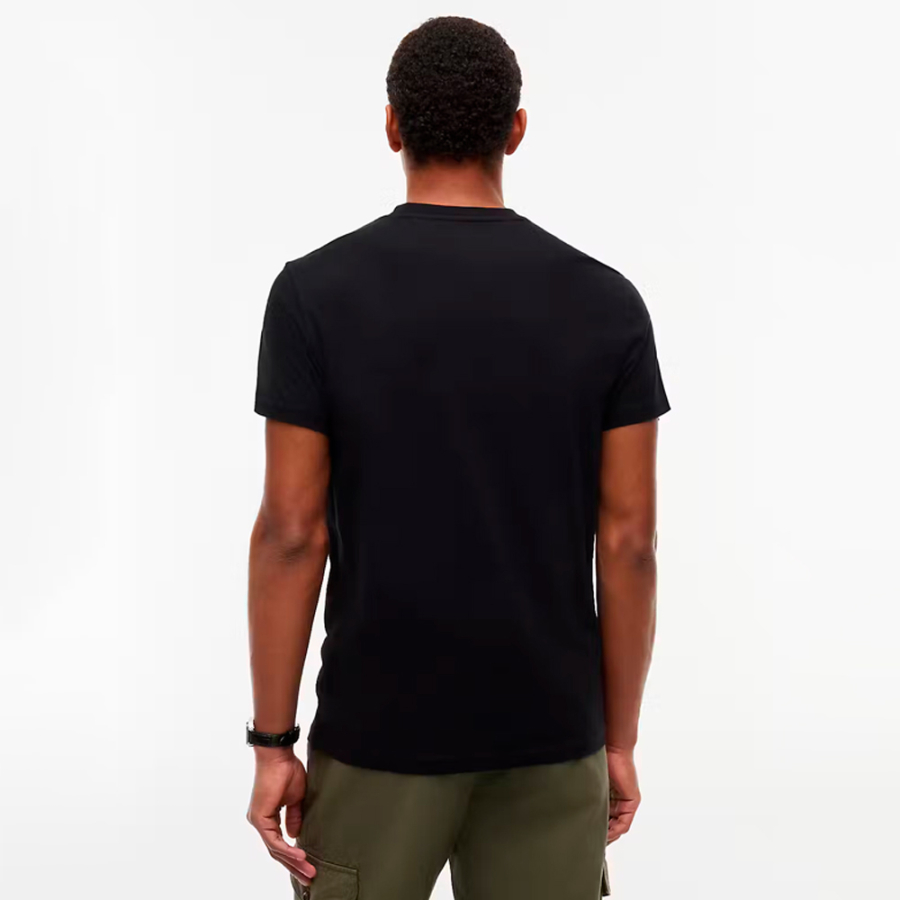 t-shirt-slim-con-spilla-sul-petto