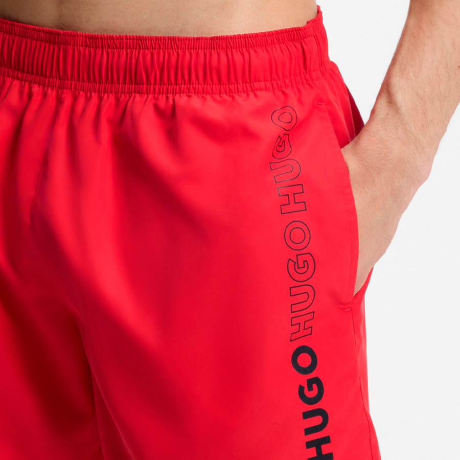 banador-tipo-shorts-con-logos-repetidos banador-tipo-shorts-con-logos-repetidos