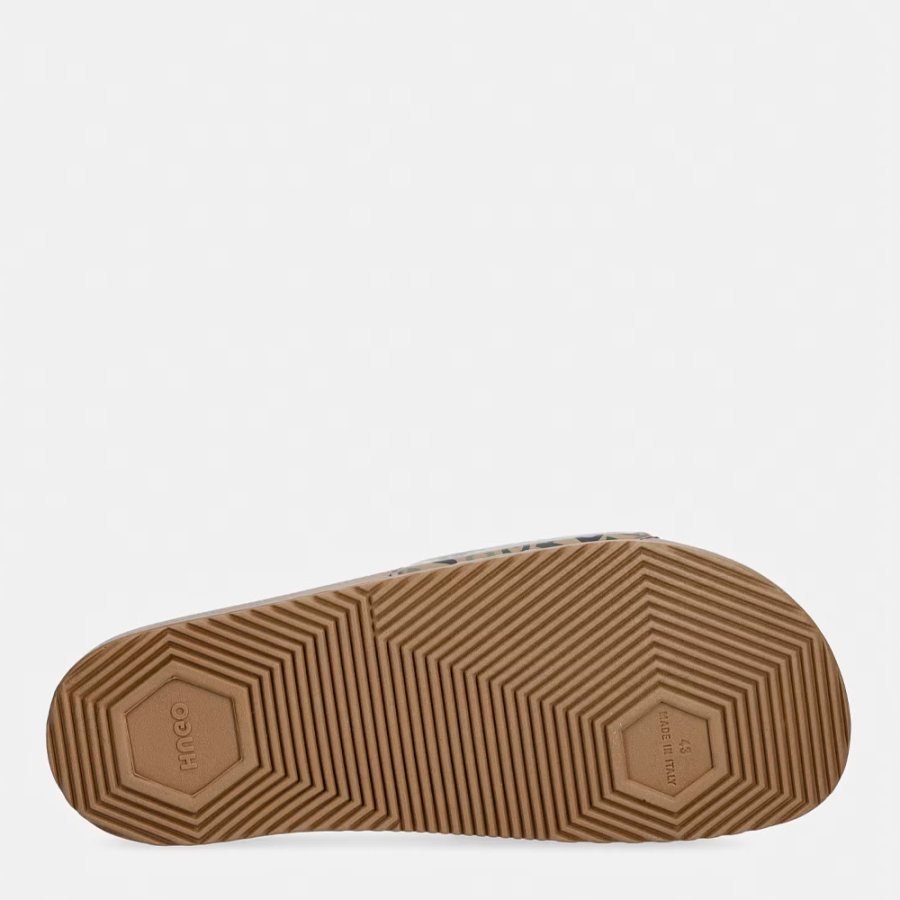 chanclas-con-estampado-de-logos-repetidos