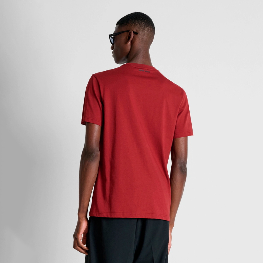 camiseta-de-corte-regular-com-estampa-flocada camiseta-de-corte-regular-com-estampa-flocada