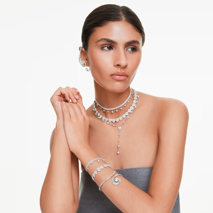 ariana-grande-x-swarovski-y-formige-halskette