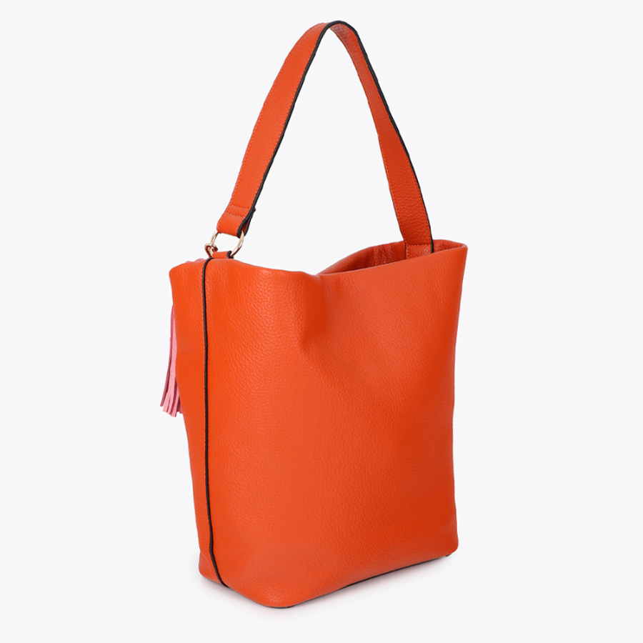 bolso-shopper-con-pompones