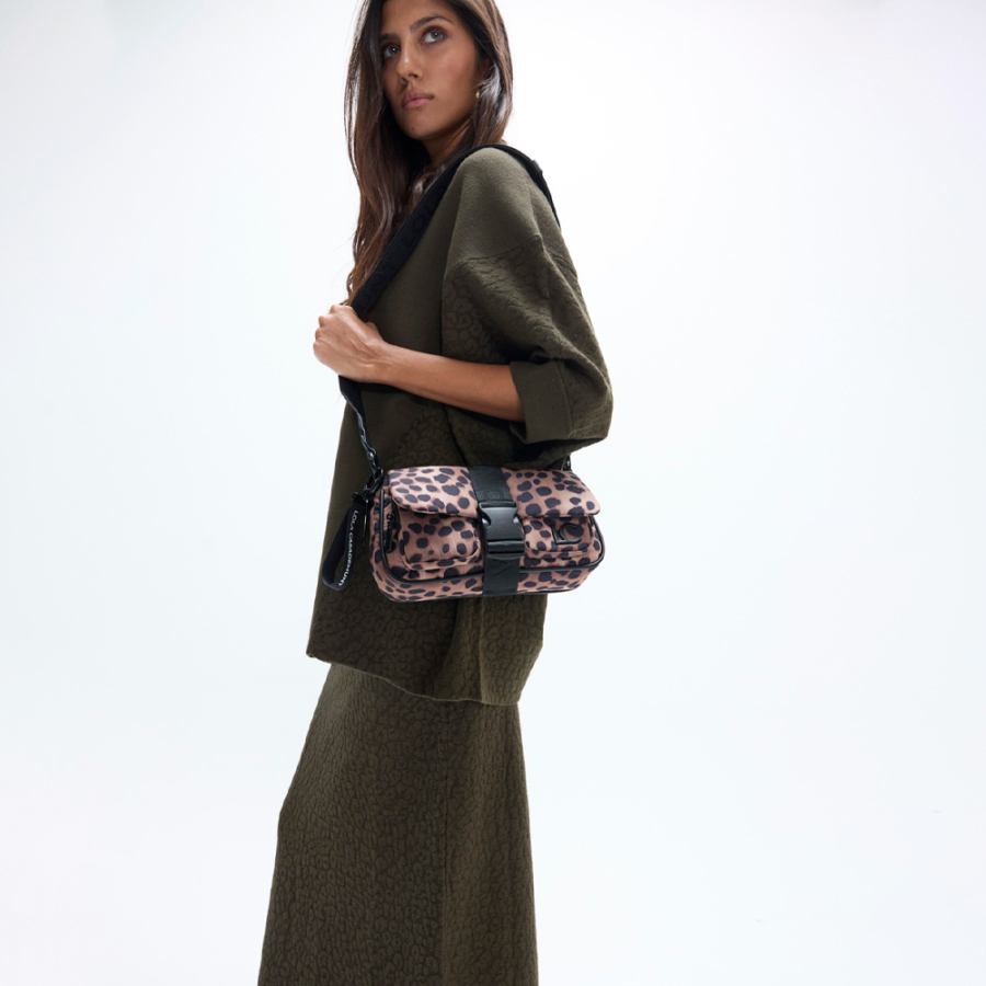borsa-a-tracolla-con-stampa-animalier borsa-a-tracolla-con-stampa-animalier
