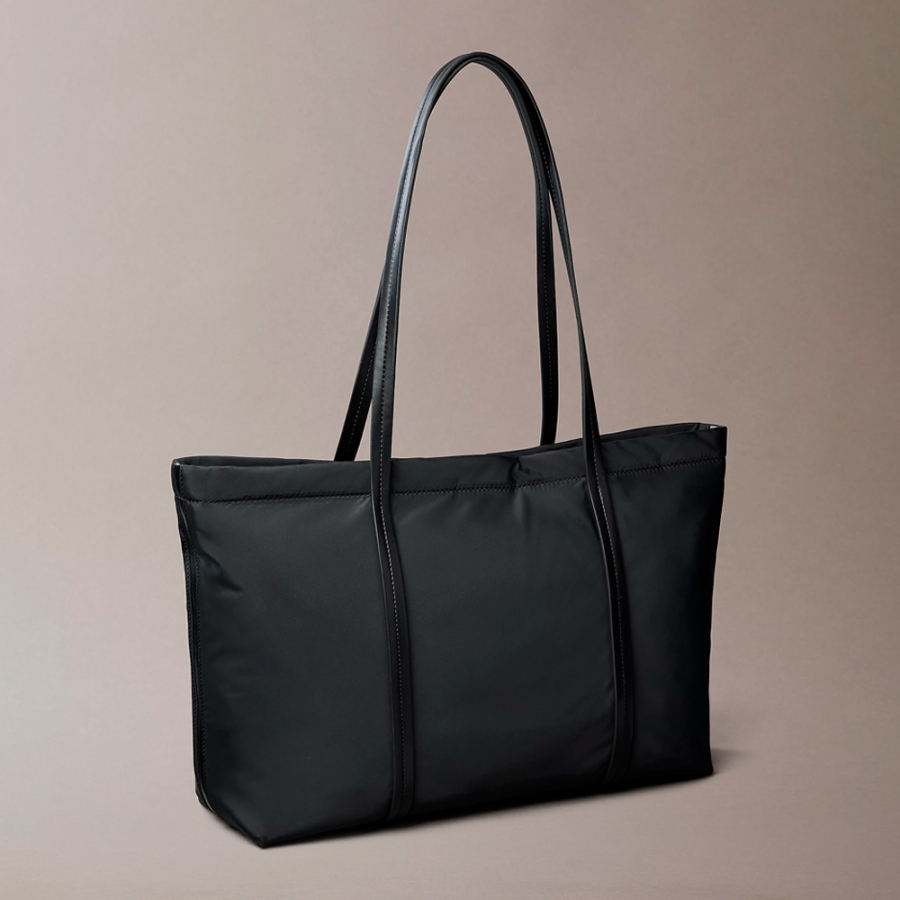 bolso-tote-con-logo-monograma-grabado