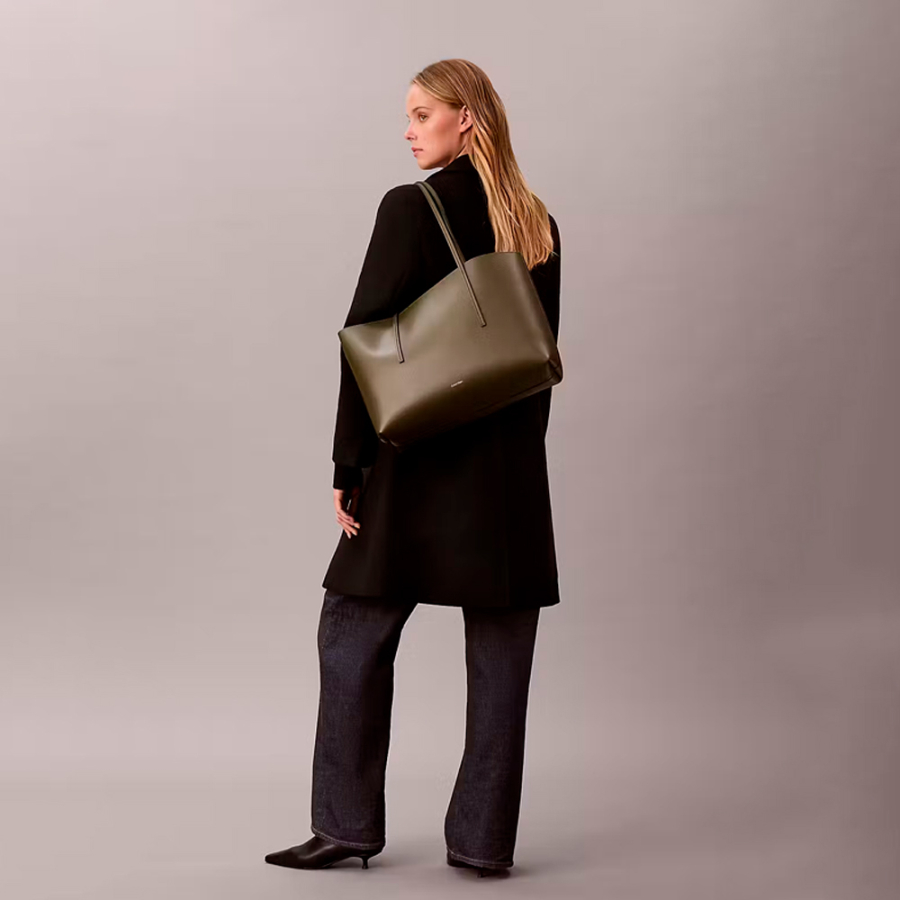 sac-fourre-tout-avec-poche-logo-metallisee